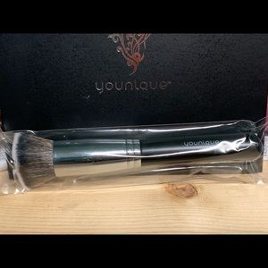 Younique Kabuki Brush